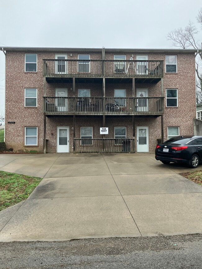 Building Photo - 1005 N Middle St