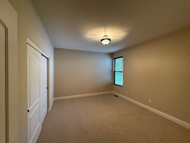 Building Photo - 36 Sag Harbor Ct