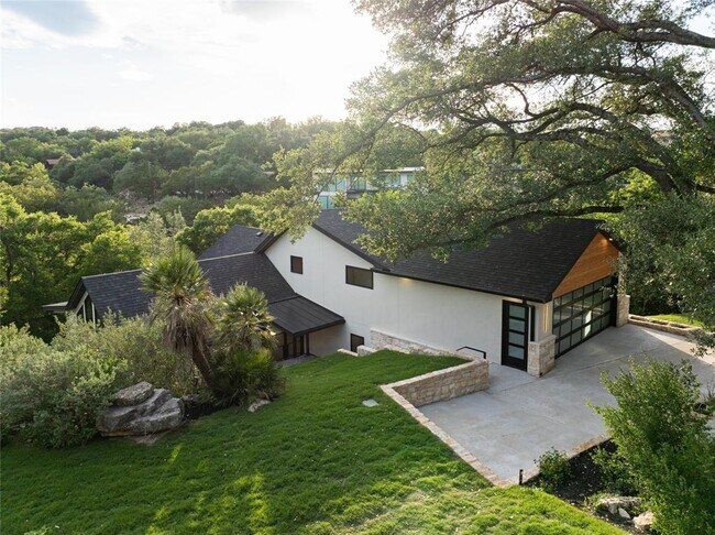 Building Photo - 620 Bermuda St