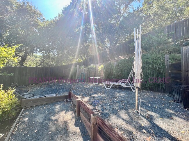 Building Photo - "Charming 2-Bedroom Retreat in San Anselmo...