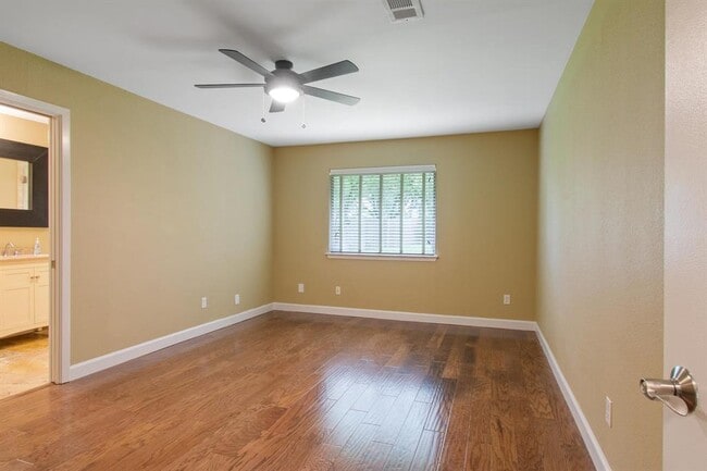 Building Photo - 11123 Henge Dr