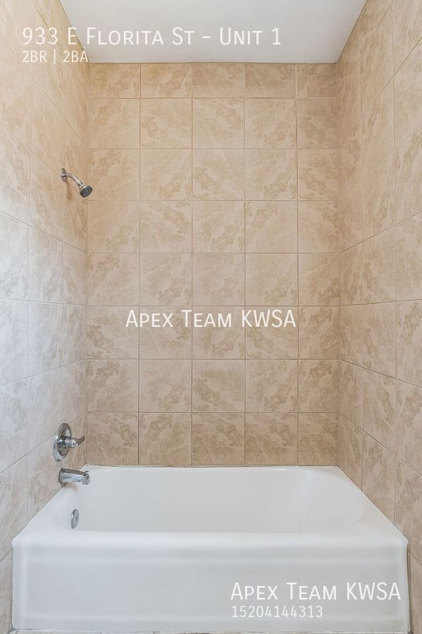 Building Photo - 933 E Florita St