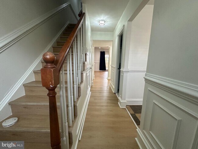 Building Photo - 8282 White Pine Dr