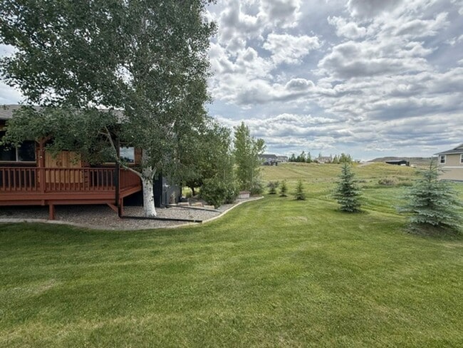 Building Photo - 4 Bedroom Home with Yard, Garage & Pet-Friendly Policy