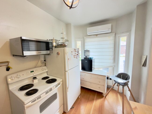 Building Photo - 184 N 200 E