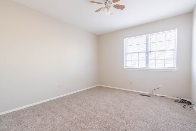 Building Photo - 3915/3917 E 60th Pl Duplex
