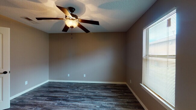 Building Photo - 2608 Tanning Rock