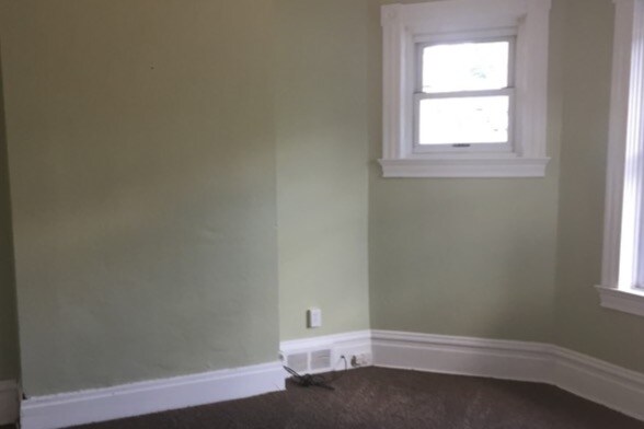 Building Photo - 811 Sarah St