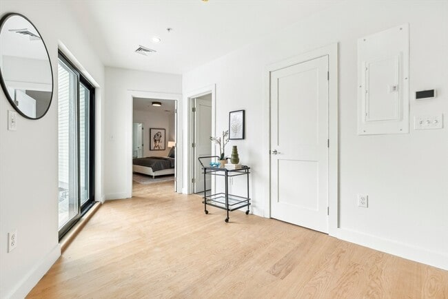 Building Photo - 256 Dorchester St