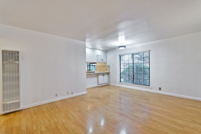 Building Photo - Welcome Home!!! - Great Location, Near Val...