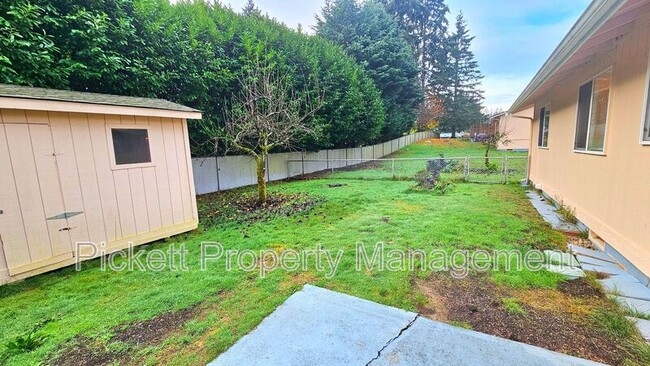 Building Photo - 2870 SE Colusa Ave