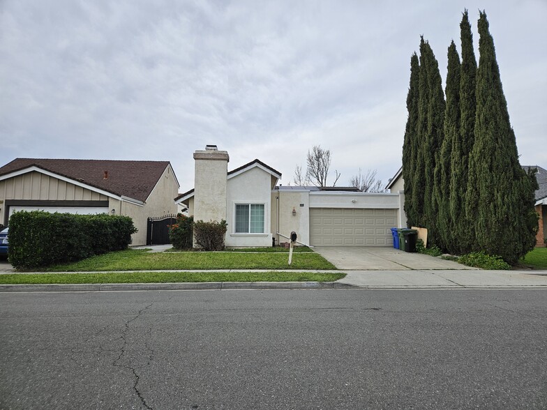 Building Photo - 6303 Rubicon Ave