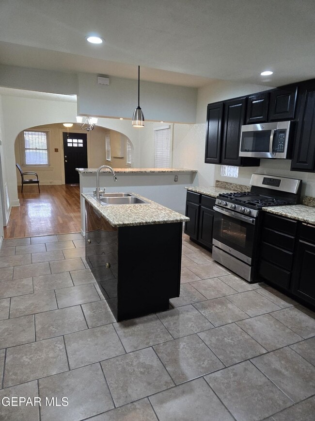 Building Photo - 3611 Yandell Dr