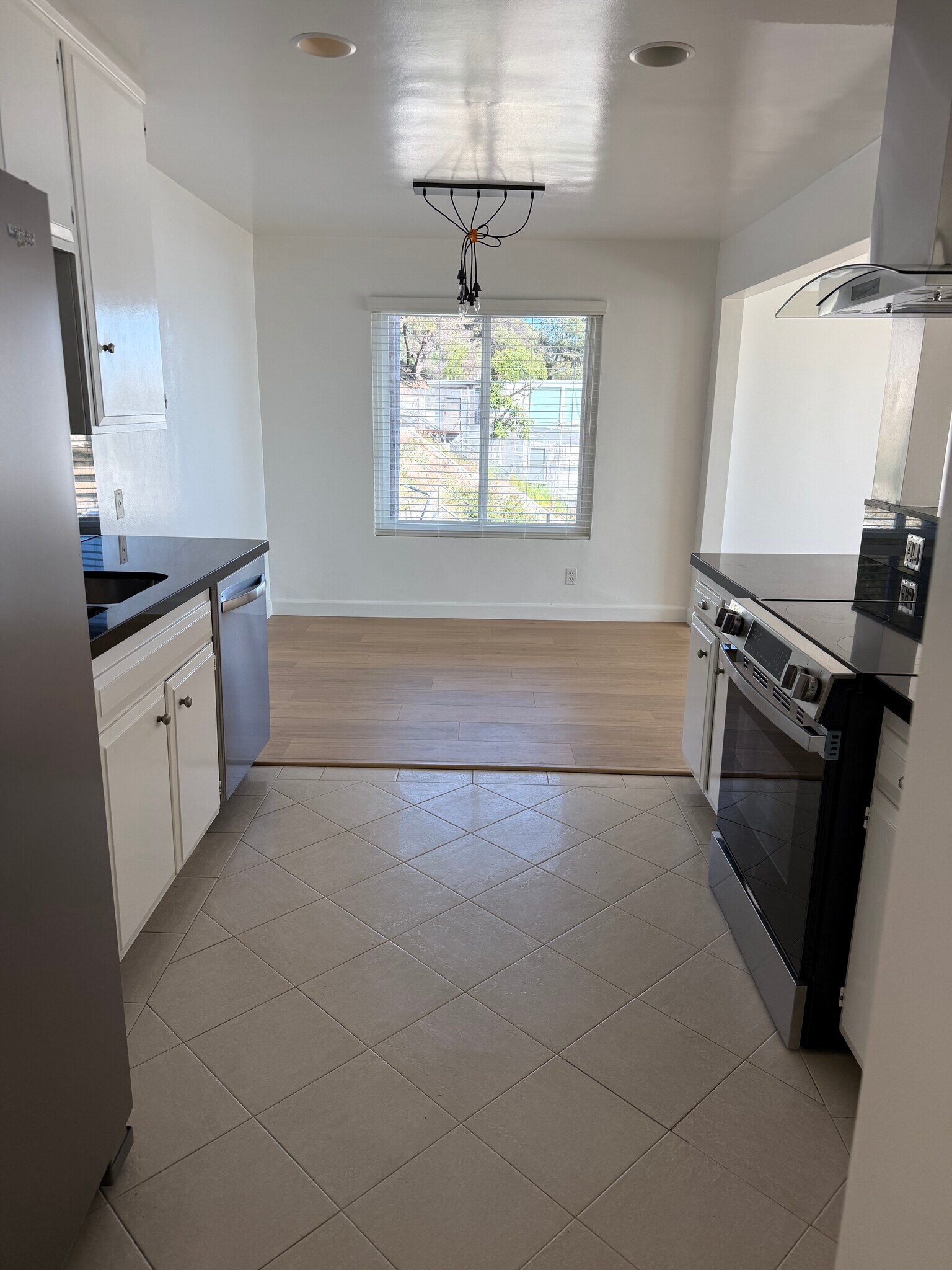 Building Photo - 18139 Coastline Dr