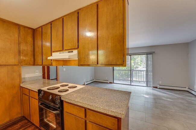 Building Photo - Locust312 (CW-KS)