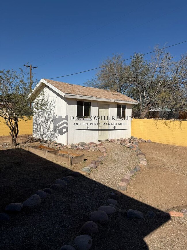 Building Photo - Welcome to this charming 2-bedroom, 1-bathroom + Den!