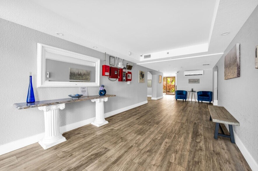 Building Photo - 2255 Lindell Blvd