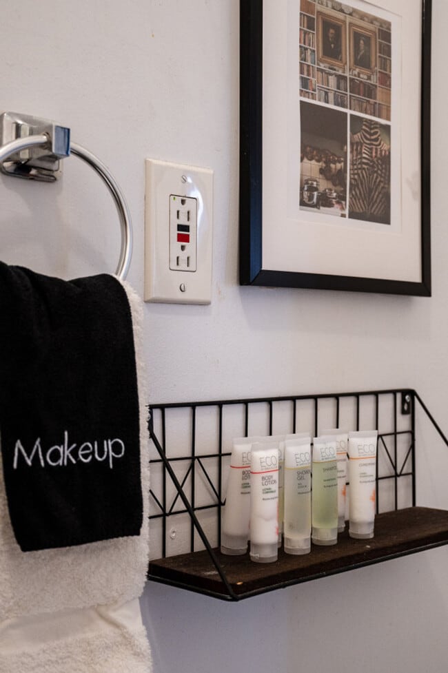 Building Photo - 906 N Damen Ave