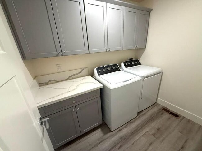 Building Photo - 909 Saltbrush Rd