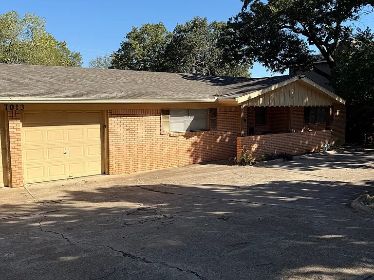 Building Photo - 7013 Meadowbrook Dr