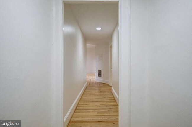 Building Photo - 2153 California St NW