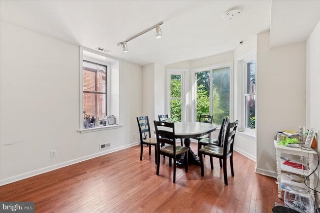 Building Photo - 3725 Lancaster Ave