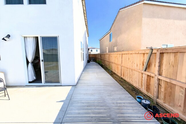 Building Photo - Brand New 5 Bedroom Home in Gossamer Grove!