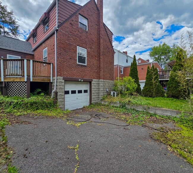 Building Photo - 961 Sunglow St