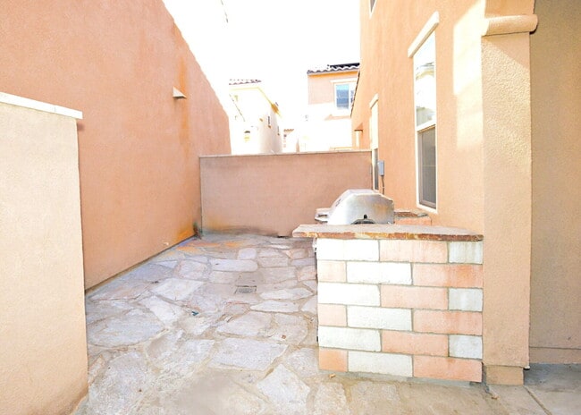 Building Photo - ** MOVE IN BONUS of $500.00 ** (If an agreement is signed by April 30th 2026) "Charming 3 Bed, 2....