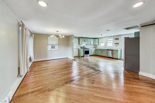 Building Photo - 129 E 55th St