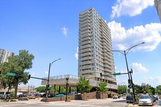 Building Photo - 5601 N Sheridan Rd