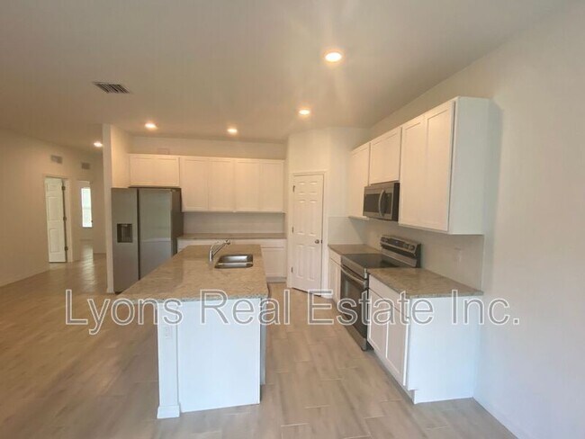 Building Photo - 13238 Keystone Blvd