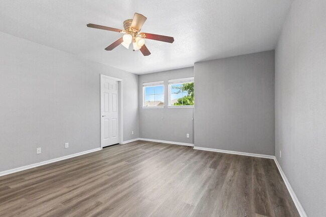 Building Photo - 1446 S Ensenada St