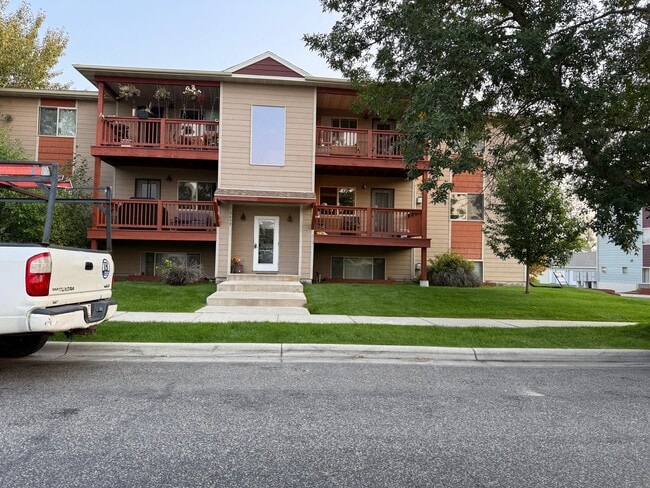 Primary Photo - 3409 Fallon St