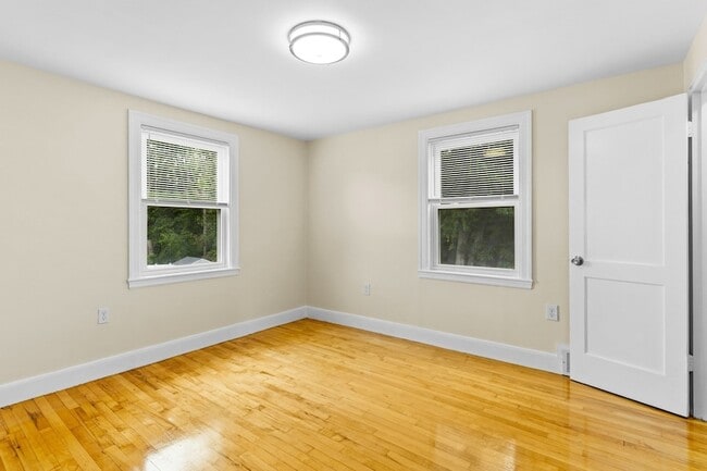 Building Photo - 84 Gladeside Ave
