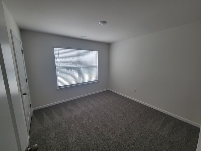 Building Photo - 50 Clear Creek Ln