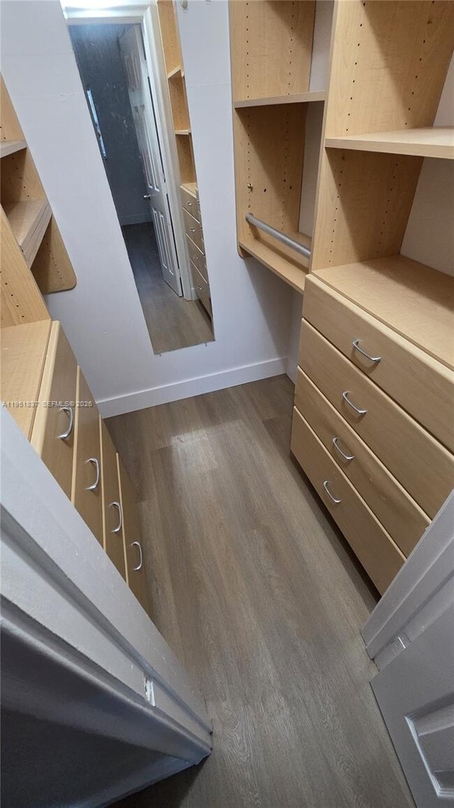 Building Photo - 1125 NE 16th Pl