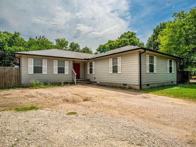 Building Photo - 601 E Marble St