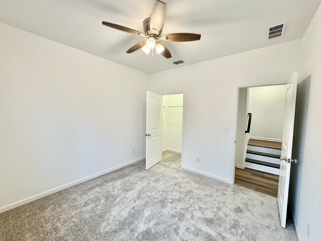 Building Photo - Like New 5 Bedroom Home with Community Amenities