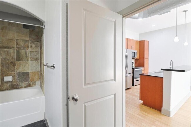 Building Photo - 1901 Post Oak Blvd