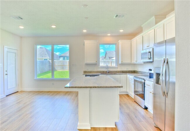 Building Photo - 2206 Hall of Fame Ct