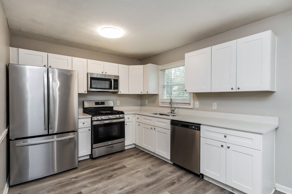 Building Photo - 661 Greenview Ave SE