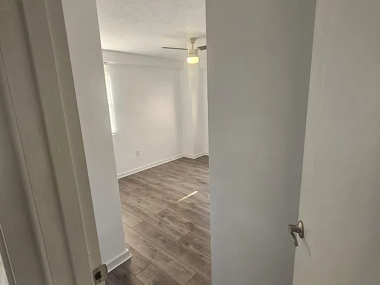 Building Photo - 11720 Edgewater Dr