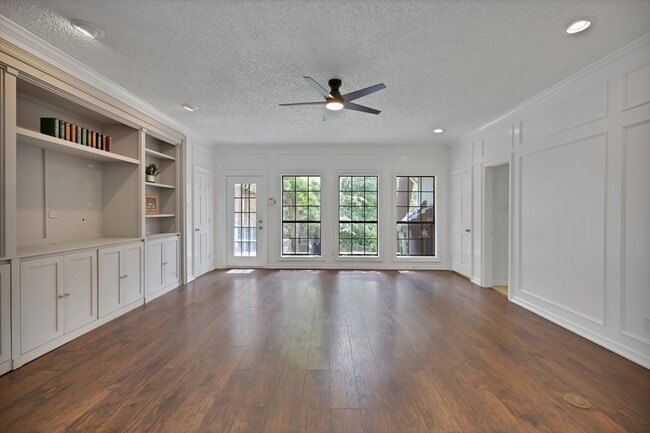 Building Photo - 4219 Oak Springs Dr