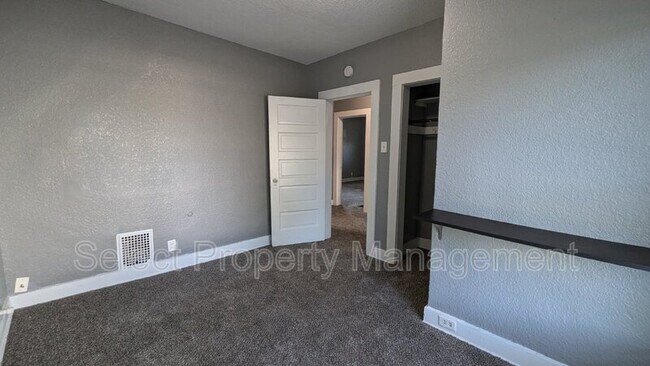 Building Photo - 1115 Maple Ave