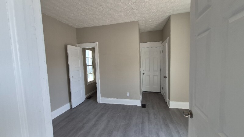 Building Photo - 912 Riverview Terrace