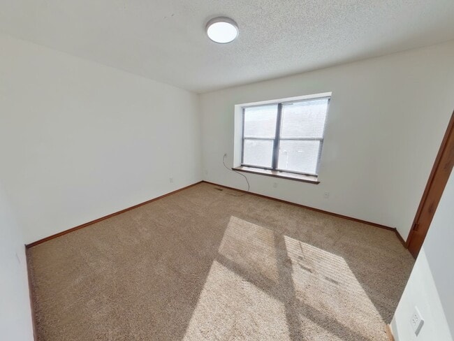 Building Photo - 3233 Illinois Apt #4