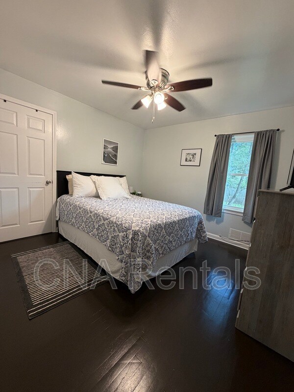Building Photo - 2040 Panstone Ct SW
