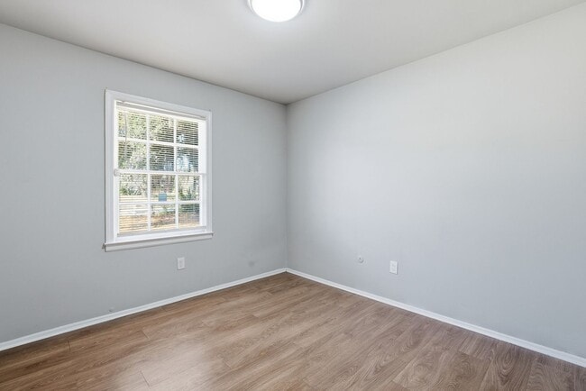 Building Photo - Ranch Style Home in Southside Savannah