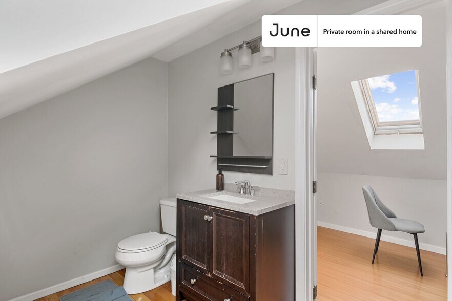 Building Photo - Room in Shared 6 bed/2 bath home